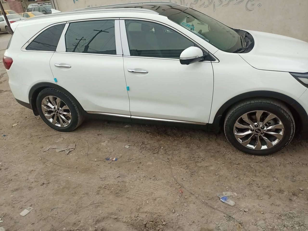 السلام عليكم

للبيع  كيا سورنتو خليجي 2019 فول عدا فور ويل  رقم بغداد دولي بأسمي شخصياً هزة جديدة
6 سلندر
7راكب 
بصمة تشغيل وابواب
جنطة كهرباء شفط
بردات بلادي
مري شفط
3قطع تبريد
كشنات جلد
كشنات كهرباء
حساس امامي + خلفي
شاشة كبيرة 
كامرة خلفية
لايت زينون
بك لايت LED
تحكم ستيرن جهتين
ترحيب عند الاقتراب

السيارة مكفولة من الصبغ بيها بارد باب الصدر على كد شبر او شبرين ورصعه بل جاملغ خلفي مال سايق علئ وضعه وموضحه بل صور 
كير مكينة بلاديات على وضع الشركة 
السيارة ماشية 100 الف كيلو 

مكاني بغداد قرب تقاطع درويش   السعر 259للاستفسار ‭***********
