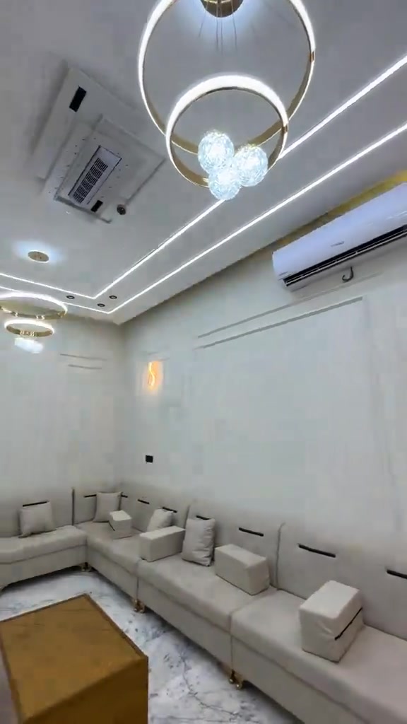 من رخصت صاحب الكروب
متوفر عمل ديكورات :
جبس بورد 
سقوف ثانوية 
شغل درجة اولى كدامك ٬ أي شي متوفر 
لتواصل: وتساب
***********
