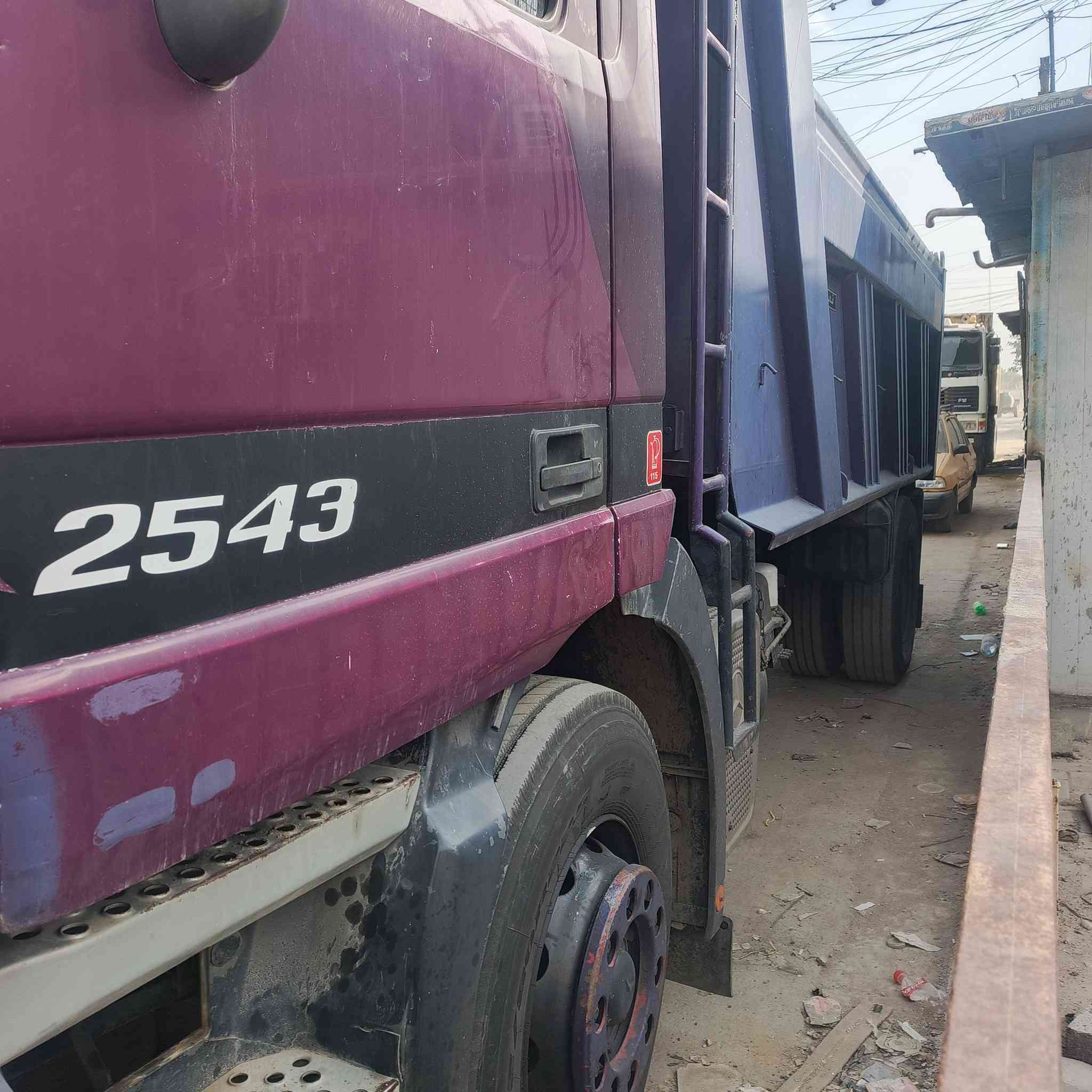 سلام عليكم الغوالي
اكتروز موديل 2000 
رقم سليمانيه بسمي 
السياره خير من الله 
بس الماشر بدون دواخل 
يعني بلاديه السياره
قلاب  مال طابوق 
جوبلس خلفي ورك امامي 
دسك بريك الحمدلله  
هاذ رقمي  ***********
السعر 250 بيه مجال شي بصيط
