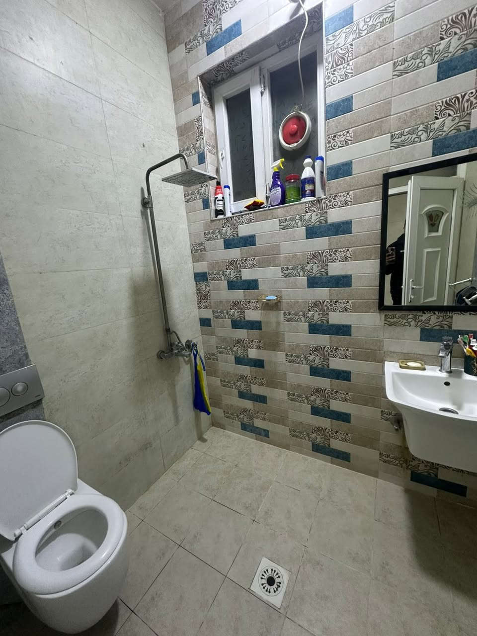 شقة أرضية للإيجار في المنصور – حي المهندسين
غرفة نوم + صالة + مطبخ + حمام
موقع هادئ ومناسب للسكن.

📞 ***********
