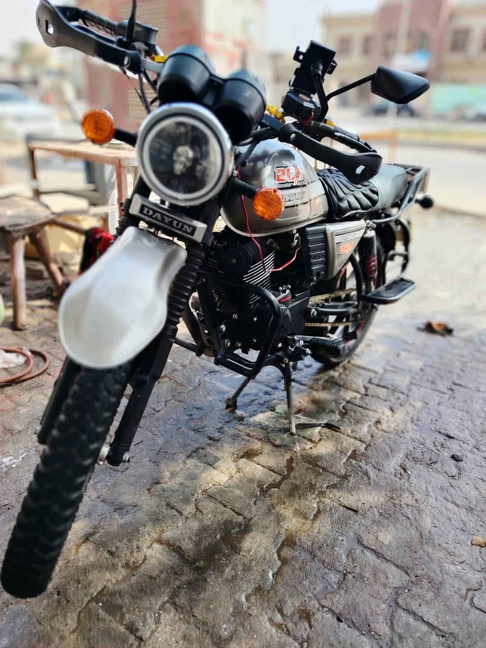 دايوان جبلي نزلت للشارع بدايه الـ 2025 رقم بغداد المكينه مكفوله السعر 2500 وبيها مجال واتساب *********** مكان مدينة الصدر
