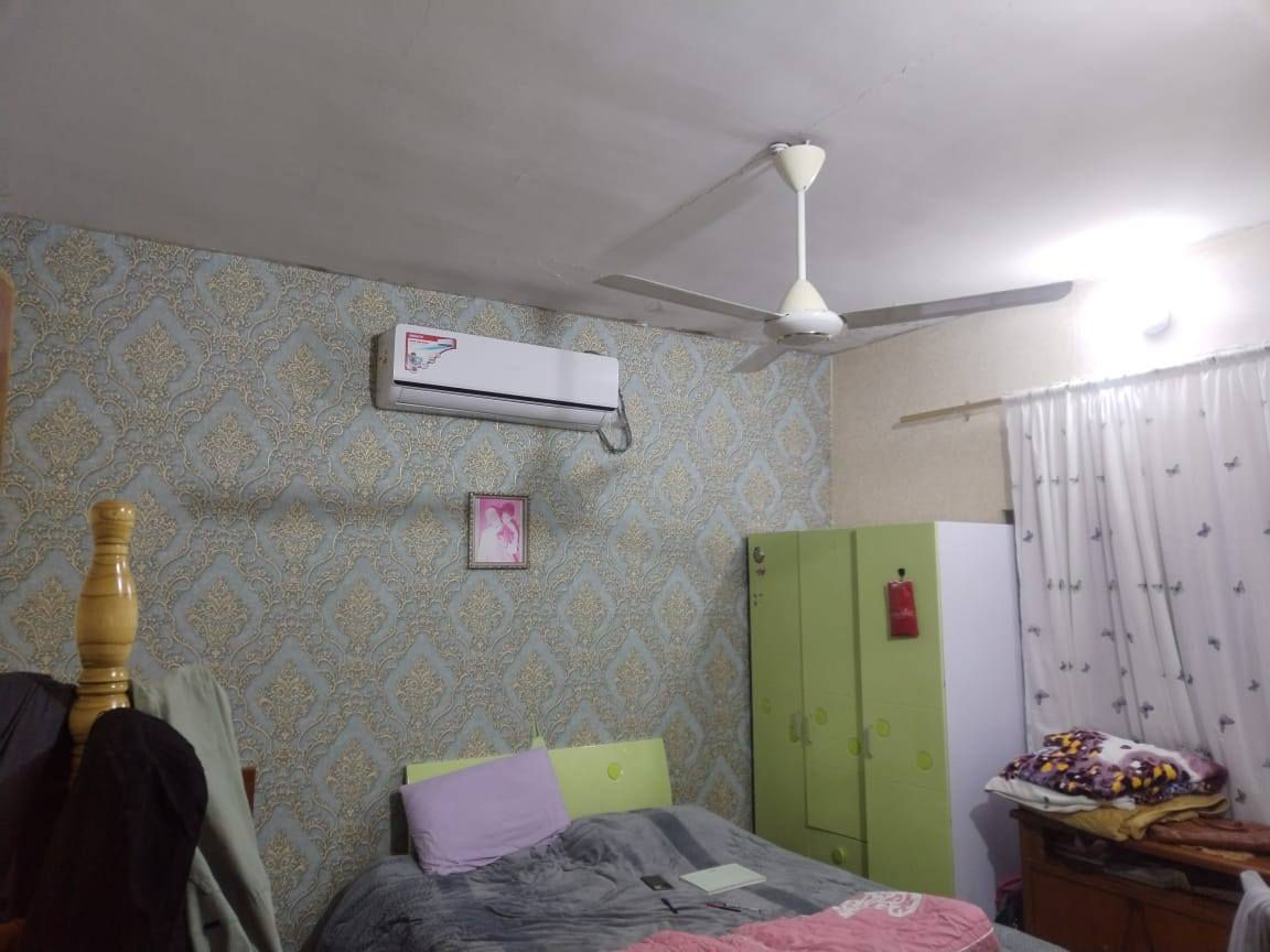 ✨🫧عقار تجاري 300م دار +محلات بدور العمال🫧✨

✨🫧 رقم الاعلان ((78)) 🫧✨

▫️المنطقة : ((دور العمال))

🫧نوع العقار : ((عقار تجاري))

▫️المساحة : ((300م))

🫧الوجه : ((10م))

▫️النزال : ((30م))

🫧عرض الشارع : ((20م))

▫️حالة  البناء : 
((الدار 1999
المحلات حديث))

🫧 عدد الطوابق : ((طابق ونصف))

🫧تفاصيل البناء:: 
الطابق الاول يتكون من: استقبال وهول ومطبخ وغرف نوم عدد (2) وصحيات ومحلات عدد(2)
الطابق الثاني يتكون من::غرف نوم عدد(1) طرمة

▫️أقرب نقطة :((مجمع الروان ))
 
✨و لمزيد من التفاصيل يرجى التعليق (((ب تم)))

✨او زياره مقرنا الكائن في الخاجية شارع 40 مجاور الابتسامة الذهبية

 او الاتصال على الرقم 
***********
