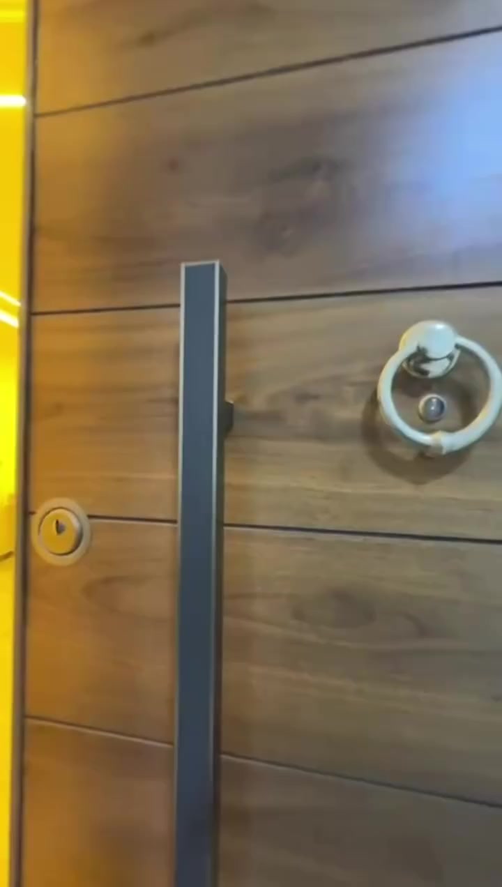 � فرصة نادرة ومميزة جداً شقة ارضية للبيع🏅.   بسعر جدا مناسب 🔥
🏡 شقة أرضية للبيع مع حديقة خاصة داخل مجمع أيادي العدل
📐 140م مساحة الشقة
🌿 130م حديقة خاصة مسيّجة بالكامل

✨ مؤثثة (عدا المطبخ)
✨ غرفتين نوم – حمامين
✨ ديكورات راقية
✨ موقع هادئ ومميز داخل المجمع

💎 سكن راقٍ لأصحاب الذوق العالي
💰 السعر مناسب جداً ومغرٍ للشراء

📞 ***********

#اطباء #مهندسين #كادر_طبي #موظفين #نخب_المجتمع #سكن_راقي #سكن_عائلي #استثمار_عقاري #شقق_للبيع #شقق_ارضية #حديقة_خاصة #مجمع_ايادي_العدل #بغداد #عقار_بغداد
