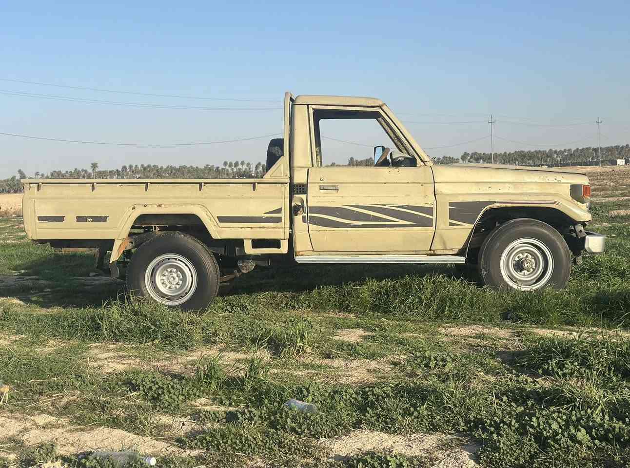 السلام عليكم 
للبيع لاندكروز شاص رقم مثنى الماني،محرك لاندكروز 2F بانزين السعر
صاحب السنوية ساكن بالبصرة  ..  38 ورقة سعر ثابت 
والشراي يتصل *********** 
عنوان السيارة / ديالى/ بلدروز
