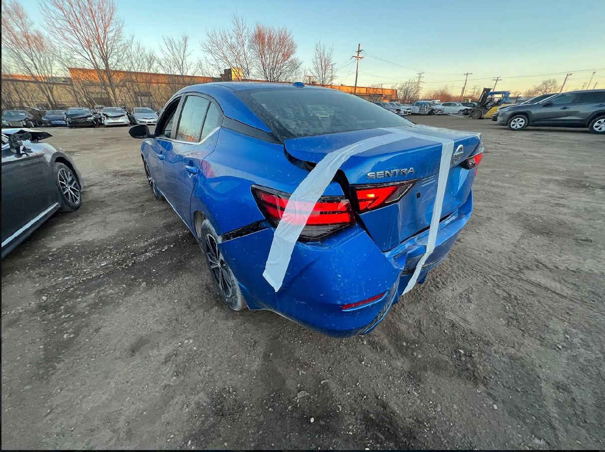 السلام عليكم
نيسان سنترا موديل 22 حادثها مثل ماموضح بالصور والسونار  وهاي صور كدامكم
ماشيه 54ميل
السعر 142 وبيها مجال
مكان السيارة بابل_ الحله 
للاستفسار ***********
