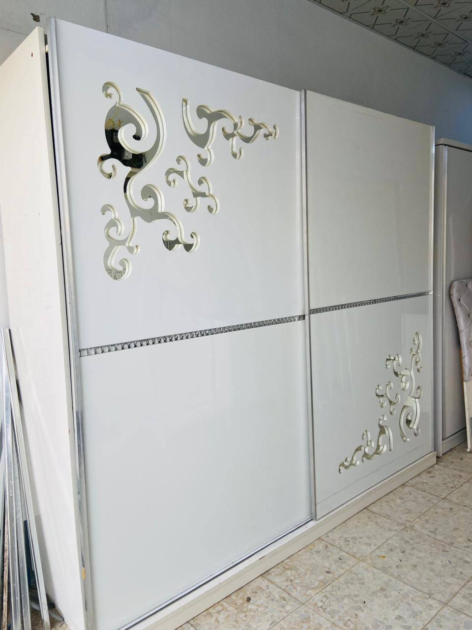 سلام عليكم غرفه نوم 5قطع كلش نظيفه ومرتبه سعرها ٣٦٠ الف ويا شد ونقل داخل الموصل 
متوفر عدنا انواع غرف نوم تركية شراي خاص او اتصال ***********واتساب***********
