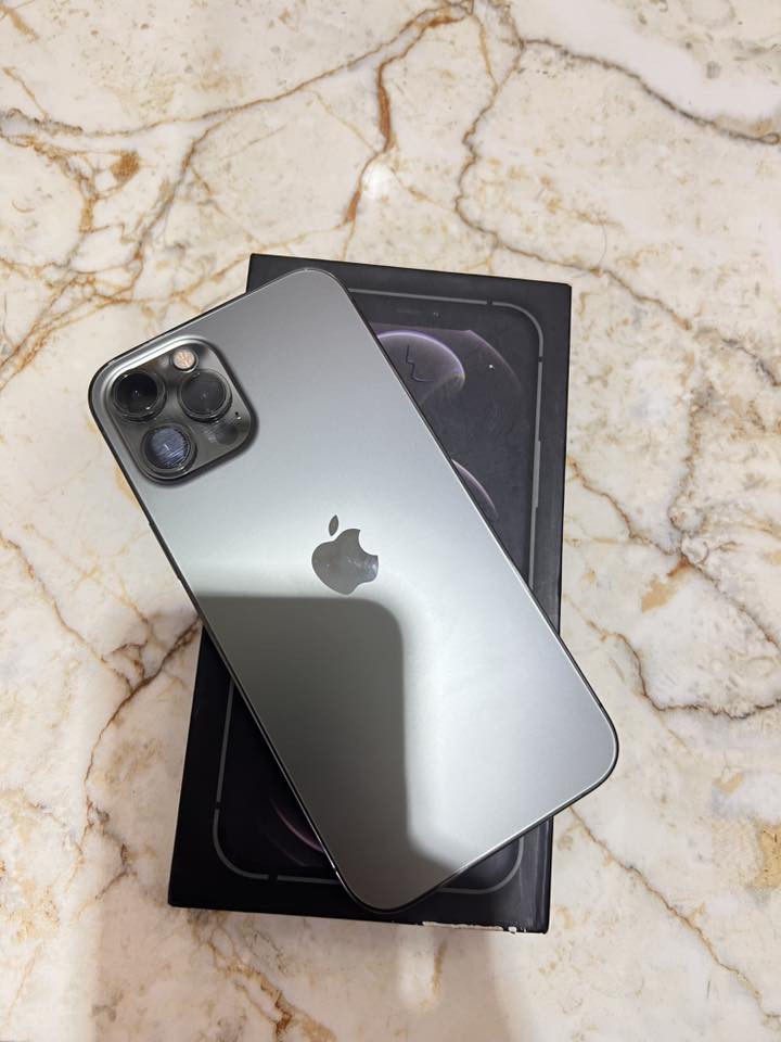 ايفون 12برو ماكس جهاز ما مفتوح وفحص بلادي
بطاريه 76 ما يصرف شحن حلو سعره 550 وبه مجال رقم ***********
