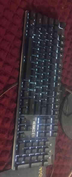 السلام عليكم pc للبيع السبب عدم تفرغ بيس نضيفه والله مامستعمله بشهر مره بيه مجموعه الاعاب من ضمنهن GTA5 مواصفات موجوده بصوره وياها كيبور وماوس وشاشه وups 1200 واط مكان بغداد دوره لايتوفر توصيل السعر ٦٠٠ وبه مجال اتصل وبيك خير ودلل *********** والله مستعجل على بيعته وسعرها مناسب
