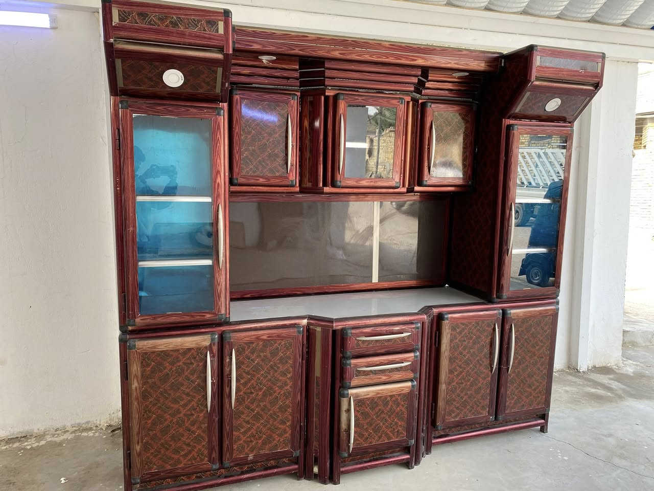 للبيع كاونتر قياس مترتين ونص ارضي معلق بدون سنك سعر خاص أو اتصل ***********  العنوان مغربه شيشان الثانية نهايت السائدين
