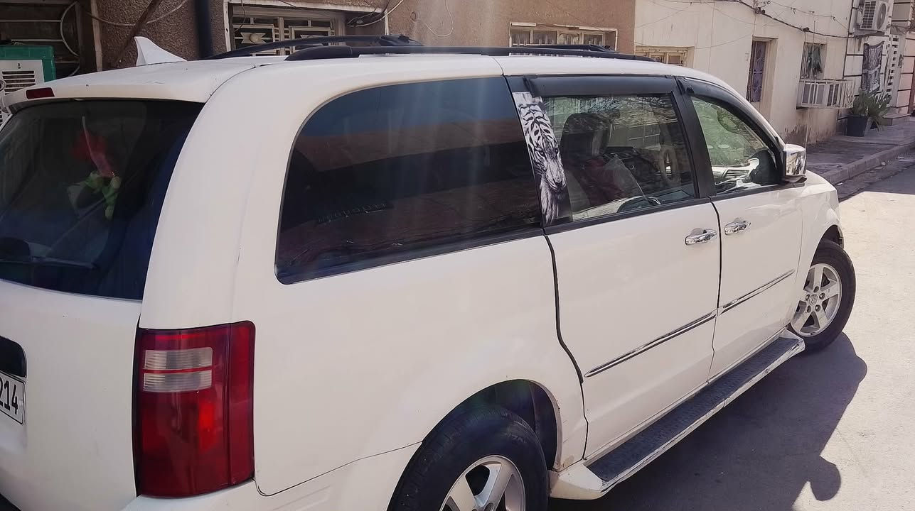 سلام عليكم  دوج كرفان  2008 رقم بغداد.انكليزي بأسمي  جديد  كشنات منفصل بلع سياحي تبريد 3قطع ثلج صدر الامام والخلفي جديد  محرك 3300 مكينة وكير  مكفولات شاشة اندرويد تخم تايرات _ درع جانبي ماشاء الله السيارة عروسه أحلى من الصورة  ***********
