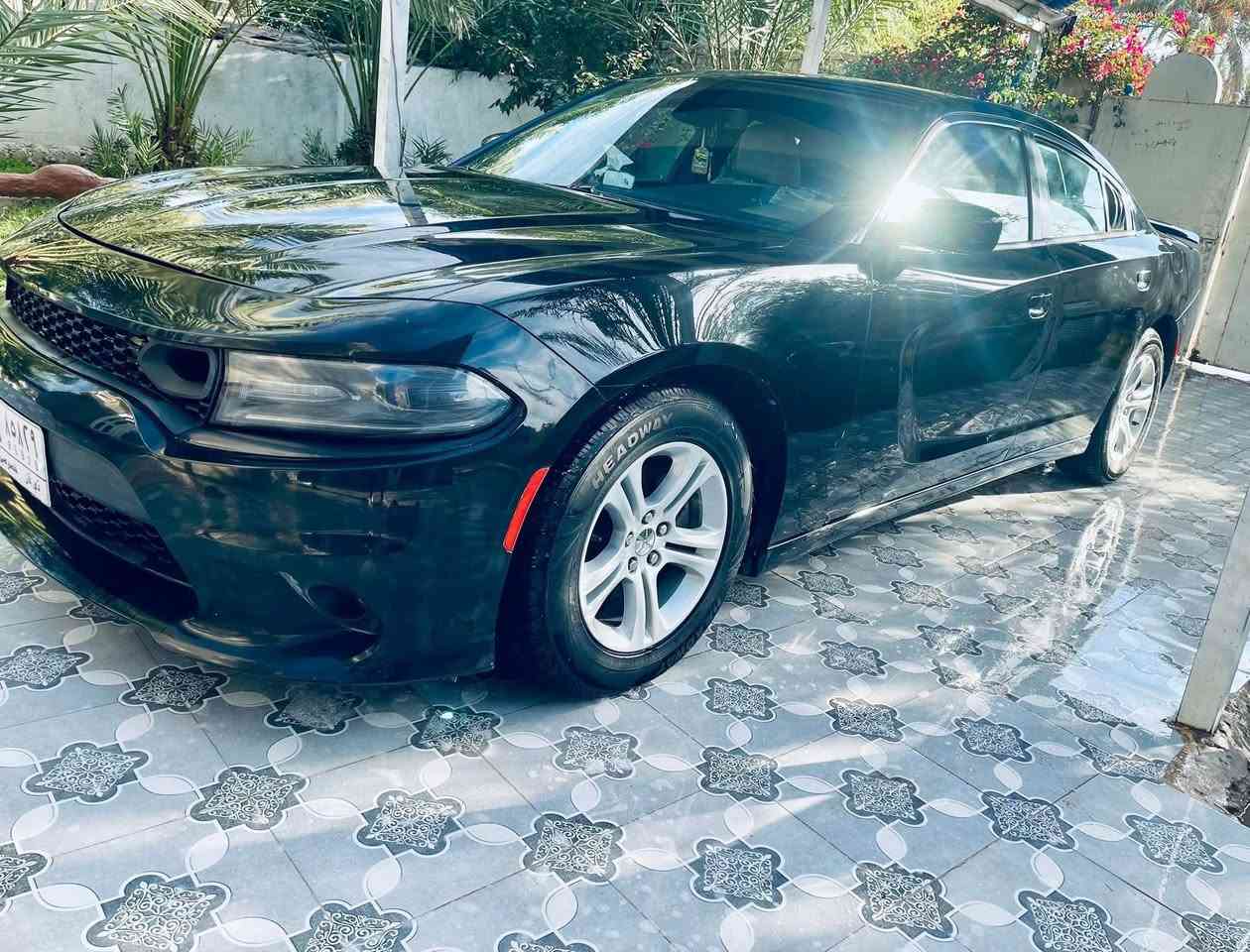 جارجر ١٧ اصل
حره باسمي سنويه جديده 
فول عدا الفتحه 
حادثها تبديل قبق صندوك ورشات بسيطه بالجاملغات ضربتها ما عابره 
سياره نظيفه وجاهزه استخدام شخصي 
***********
مكانها الشطرة 
السعر 175
