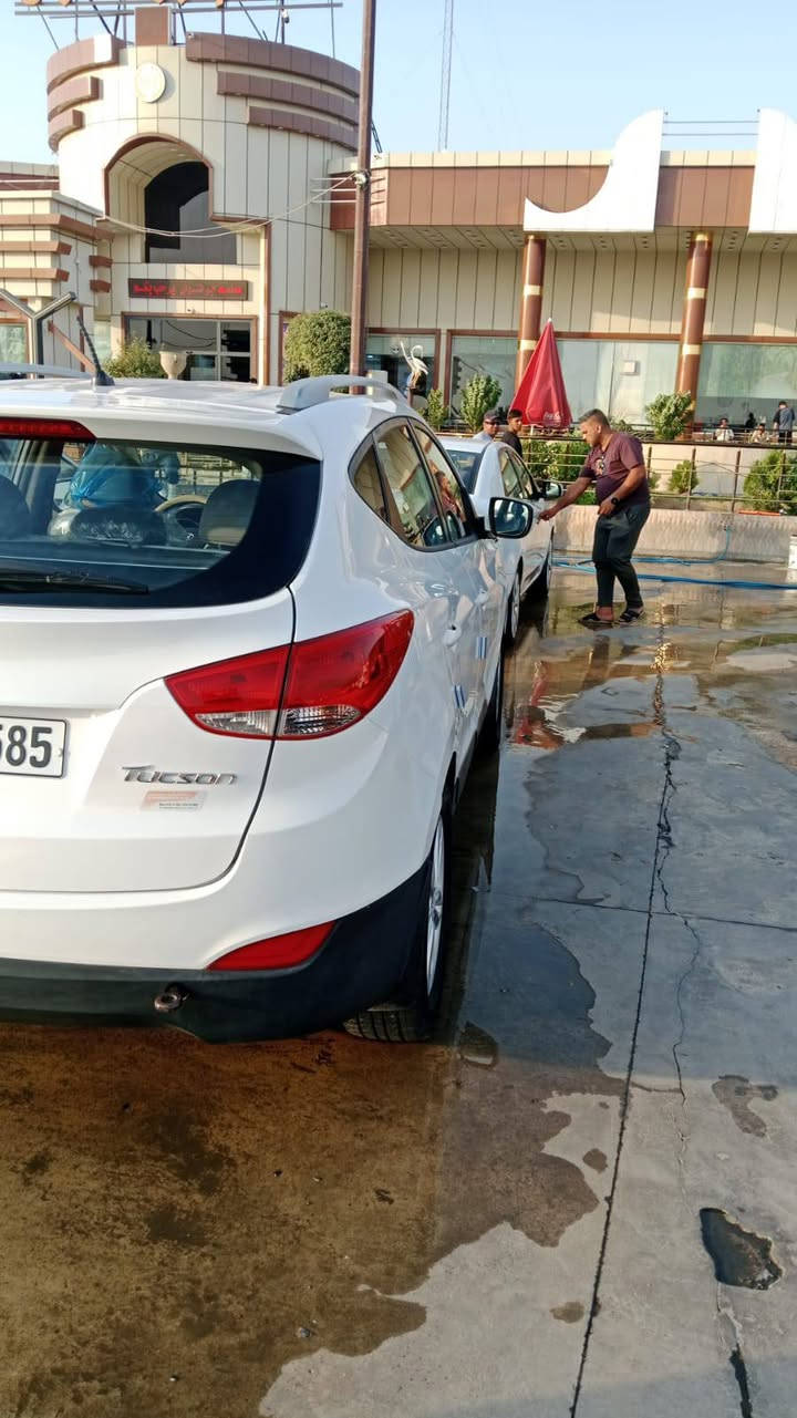 سلام عليكم توسان موديل 12 خليجي رقم سليمانيه انكليزي بسمي هزة وسنويه جدد كفاله ماعدا برد موضح بسونار السعر 143وبيها مجال مكانها حله جزائر تحويل  ثاني يوم استفسار أكثر خاص او عل رقم ***********
