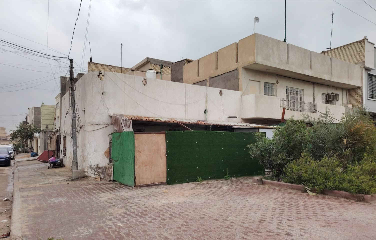 السلام عليكم
ايجار/
نصف قطعة أمامية ركن  للإيجار.
المكان/الشعلة قطاع الرابع شارع الناحية مقابل أسواق ما شاء الله .

للاستفسار الاتصال على الرقم .
***********
