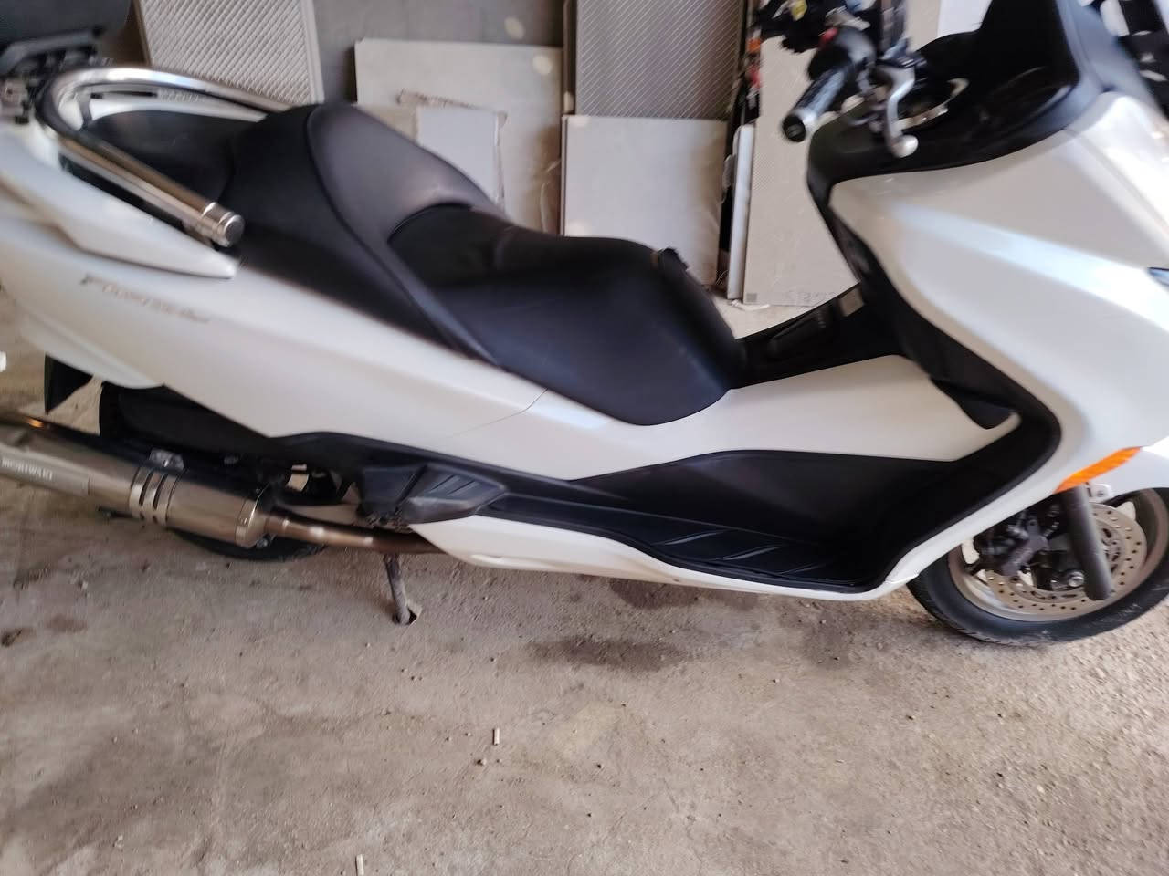 السلام عليكم s7 
ماشية قليل مابيهة شي غلط 
ب17$ 
***********
