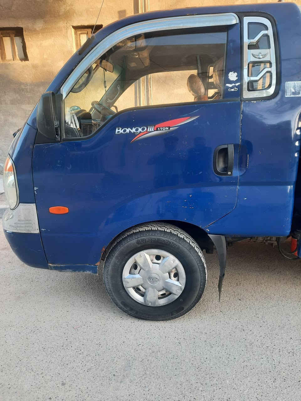 كيه بنكو 3 مكفوله من شاصي ومحرك وكير وبم وكسل  سياره مناقصهه شي ورقم لشاصي واضح ورقم نكليزي بغداد سنويه٢٠٢٧ سياره حلوه وكاعده ومذب عليهه دينار يعني كبل لشغل وسياره بسمي مال جناي لابياع شراي ولا ئبد كبل احولك *********** مكان السياره البياع
