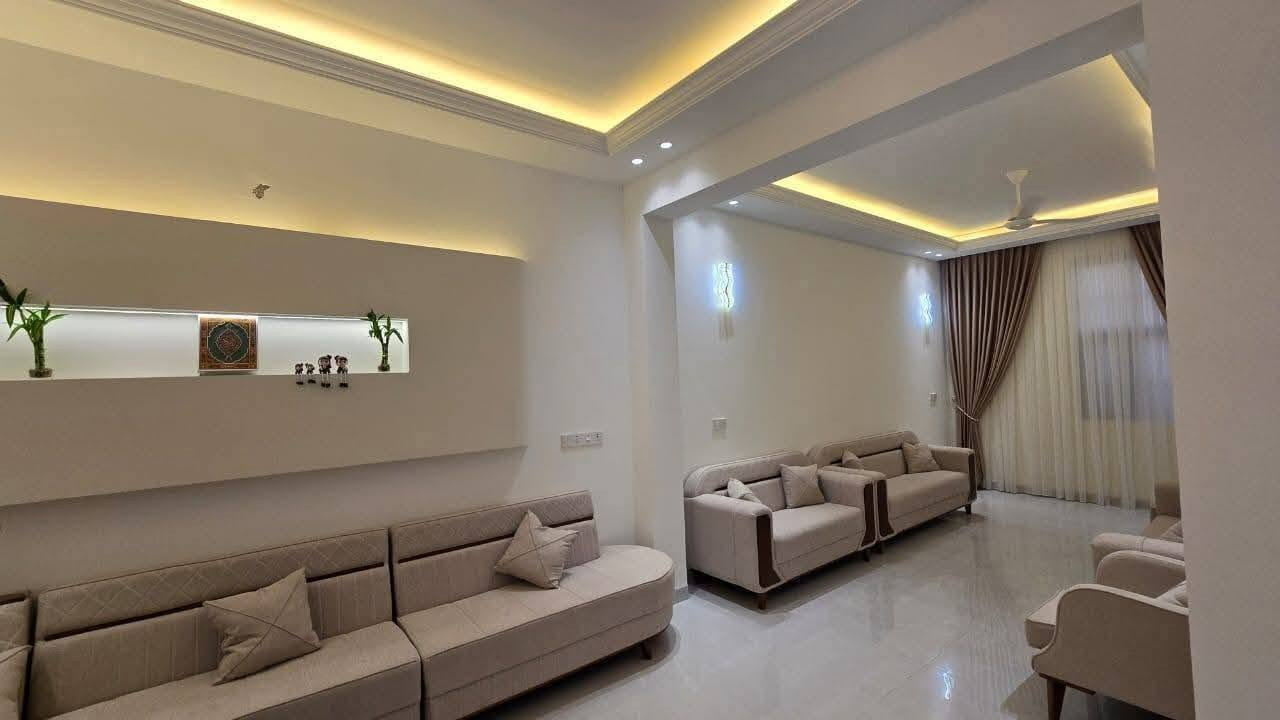 بيت اللبيع للبيع – فرصة مميزة في كربلاء 🏠

📍 الموقع: قرب فندق البارون – مجمع جار البارون
📐 المساحة: 114 متر مربع
🏢 عدد الطوابق: طابقين
🛏️ عدد الغرف: 4 غرف نوم
🛋️ الحالة: مؤثث بالكامل – بناء جديد لم يُسكن بعد

✨ مواصفات البيت:

تشطيب وتأثيث درجة أولى

تأسيسات حديثة وصحيحة 100%

الشارع عريض (10 أمتار)

كافة الخدمات متوفرة: تبليط، مجاري، ماء، كهرباء

✅ جاهز للسكن الفوري بدون أي تكاليف إضافية

📞 للأستفسأر اتصل واتساب ***********
*********** كربلاء, العراق
