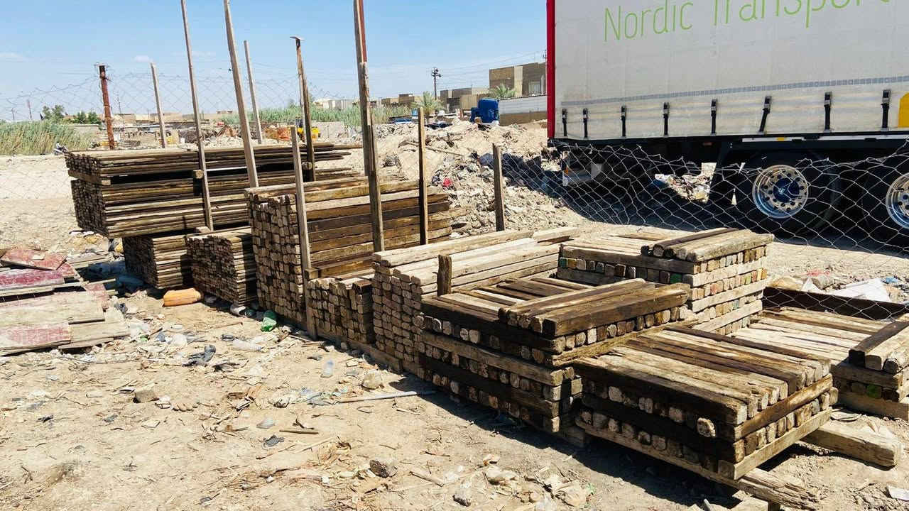 السلام عليكم سير للبيع مقاصير مرابيع 
ولوح طول مترين ومترين ونص العدد 11مكعب ونص
وعصافير عددهن 120العنوان بابل حي العسكري للاستفسار 
***********
