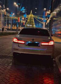 Bmw 530 xi 2023 لون صدفي السيارة نضيفة جدا بيها نص جاملغ خلف سايق صبغ ...