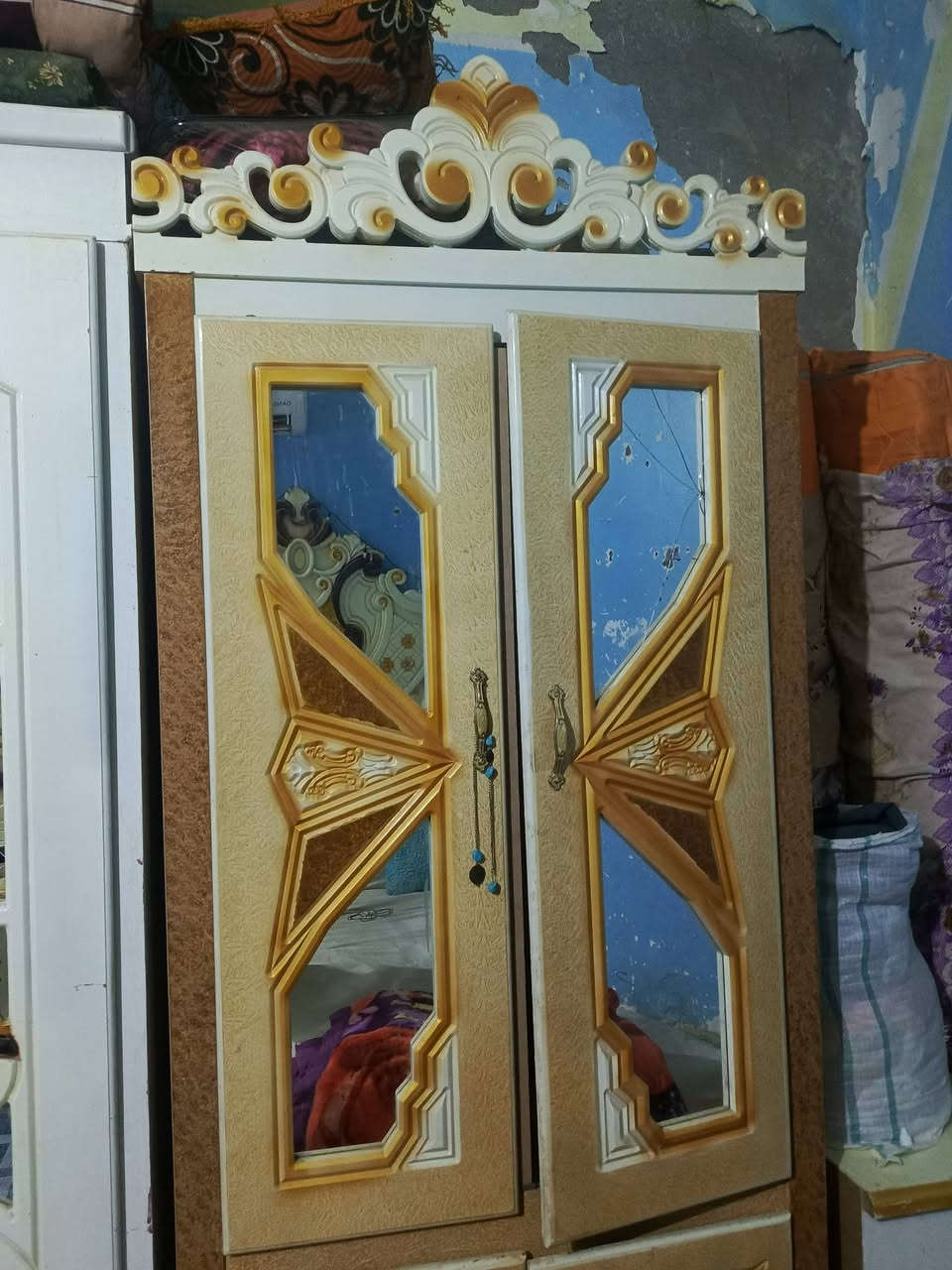 السلام عليكم شباب زاويه نضيفه رايدها 100الف رقم واتساب ***********
