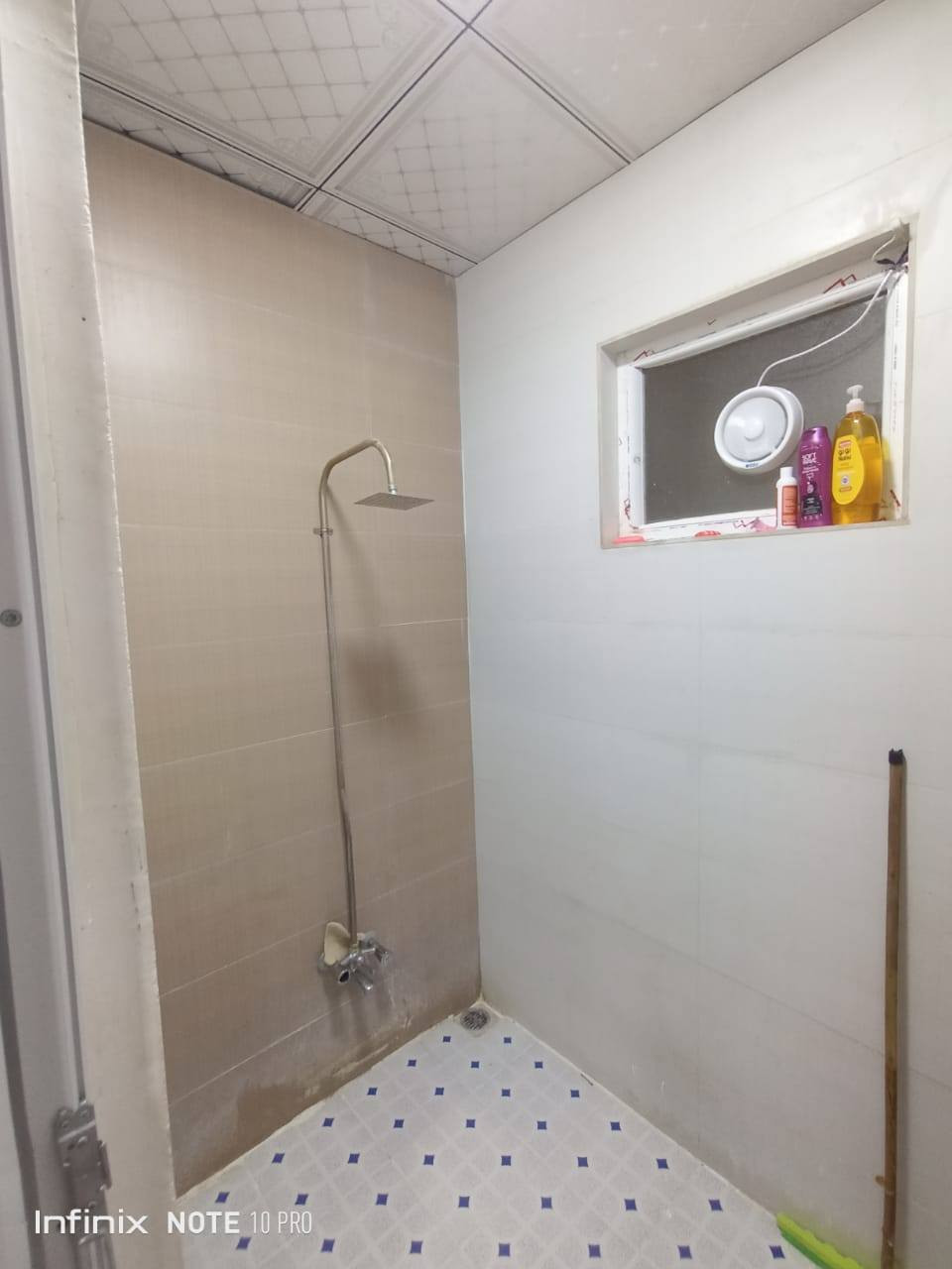 بيت للبيع في مجمع ئافاس Vip ( ١٦٠ متر ) مؤثث بالكامل بس جيب ملابسك واسكن موقع ممتاز يتكون من غرفتين نوم وصالة وحولي ومطبخ وصحيات منفصله وحديقة وكراج ويبعد عن سوق شقلاوة( ٣ ) دقائق ويسجل باسم كل من يحمل الجنسية العراقية وبسعر(( ٤ )) دفاتر و (( ٣٠ )) ورقة  وللاستفسار يرجى الاتصال واتساب *********** او ***********
