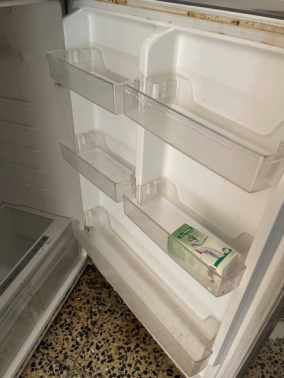 ثلاجة كاملة مكملة علة الفحص العنوان الغزالية ب50 مستعجل على بعيته ***********
