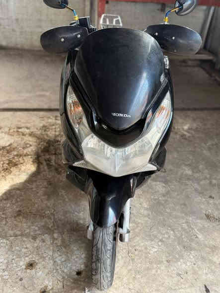 سلام عليكم شباب دراجه bcx جيل اول دراجه نضيفه مرتبه مكينه ناعمه سعرها (1250) 
رقمي
 مكاني الاعظميه
***********
