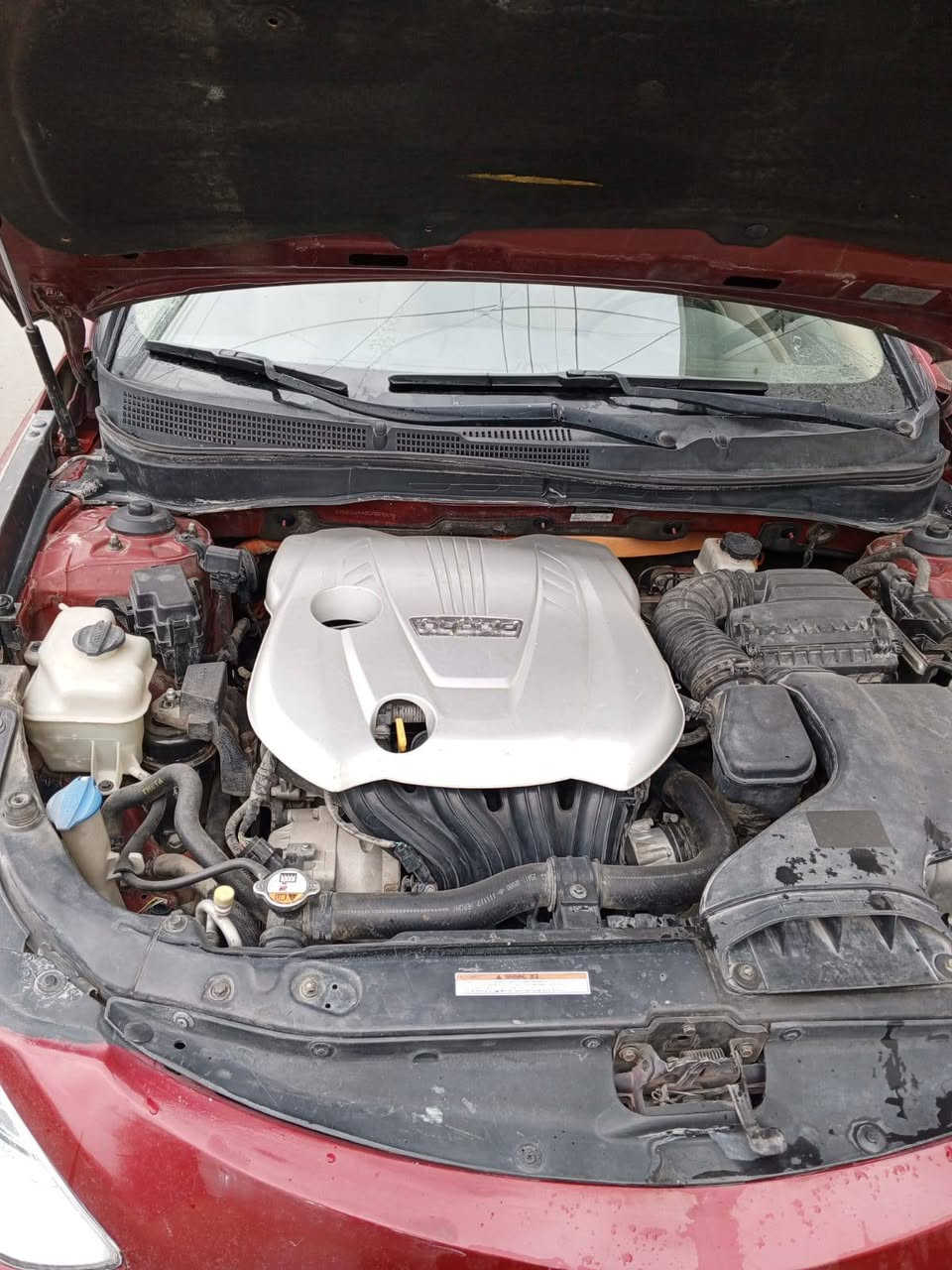 السلام عليكم . سوناتا 2012 للبيع 
محرك هايبرد كهرباء وبانزين شغال + التبريد شغال ثلج + السيارة فول كهرباء كشنات بانوراما سلايد روف كله شغال+ تخم تاير جيد . 
( حادثها أمريكي جاملغ أيسر بدون لغود بدون شواصي الصبغ البيها بنيد وجاملغات ثنين ودعاميه مال وارد) السيارة مكفولة وتحويل ثاني يوم مكان السيارة بغداد . رقم صاحب السيارة (***********) السعر 85 بغداد, العراق
