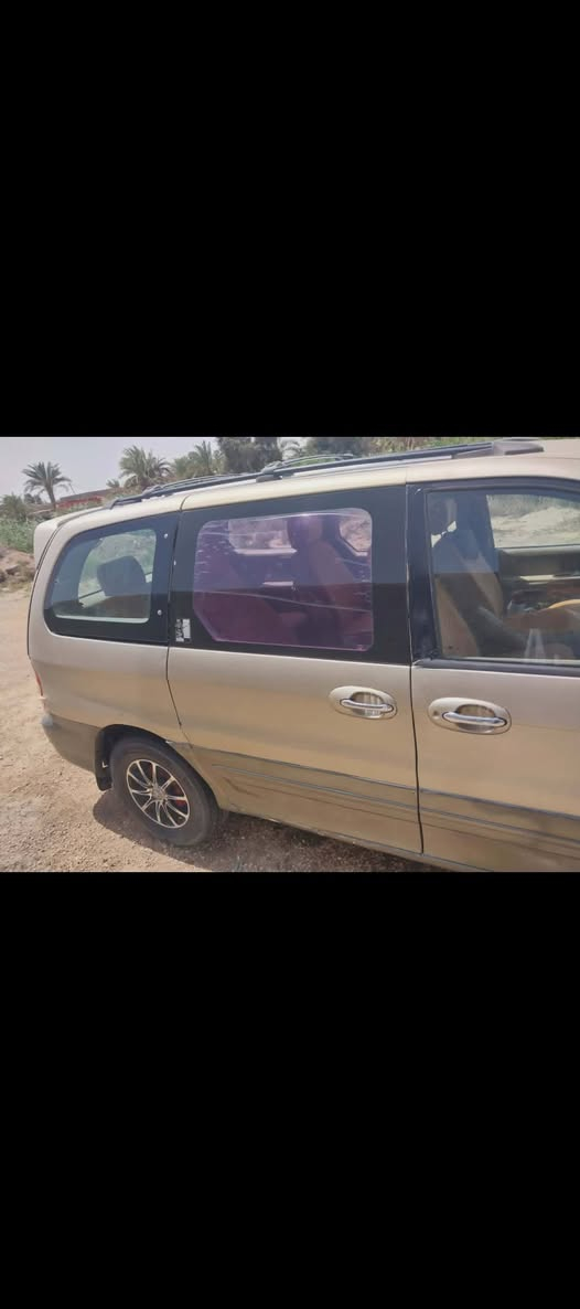 كرنفال ٢٠٠٠ گاز 
گير اوتوماتيك
گير ومحرك كفاله
تبريد شغال
تفاصيل اكثر يم صاحبهه
‏‪***********‬‏
