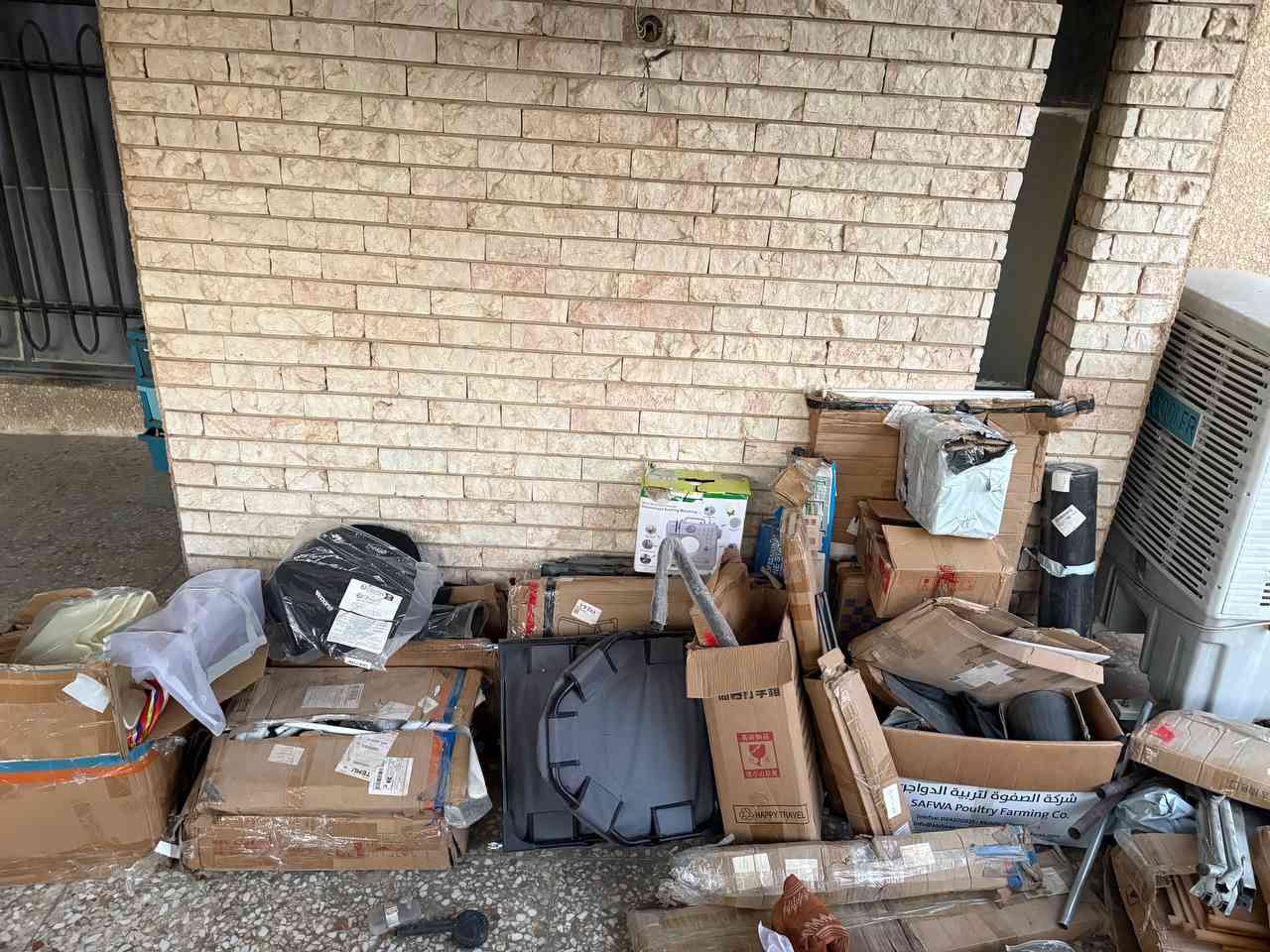 السلام عليكم شباب شلعه غراض للبيع كميه جبيره بيهه اربع اسره تخيم اني بالغلط كلت كراسي وحمام غربي تخيم رايدهه ب 750 وبيهه مجال مكاني بغداد *********** لتواصل وتس اب
