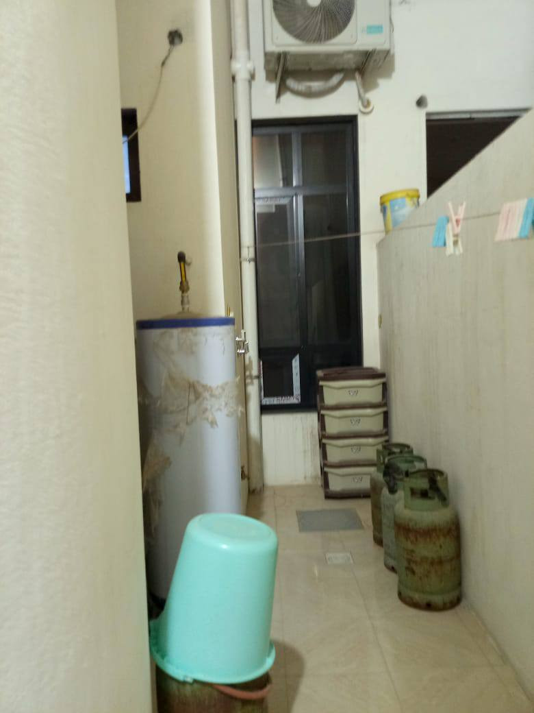 #بيت للبيع أو للأيجار طابقين 
مع الأثاث بناء حديث طابوگ مساحة 220م العنوان الانبار الرمادي شارع 40 قرب جامع الواثق 
للأستفسار ***********
