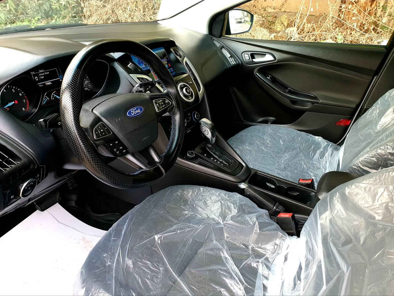 FORD FOUCSE 2016
 مواصفات SE
4 جامات کهربائیە
مرایة كهربائية
مرایة اشارة
شاشة ئایباد
كامیرا
تحدید سرعة
ستیرن فولیوم
گیر و محرک و تبرید بشرط
بجم و خلف کبس 
بیها اربع قطع صبغ بدون معجون بدون دواخل
ایرباکات کلها سلیمه
سعر ۷۵ ورقه
مکان السیاره اربیل *********** فایبر واتساب
