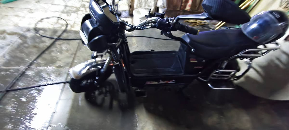 هارلي حديد للبيع نظافة فول بطاريات ليثيوم 
30 امبير مابيها نقص كلها شغالة السعر بـ750 الف بسعر البطاريات العنوان كرادة قرب ساحة كهرمانة ***********
