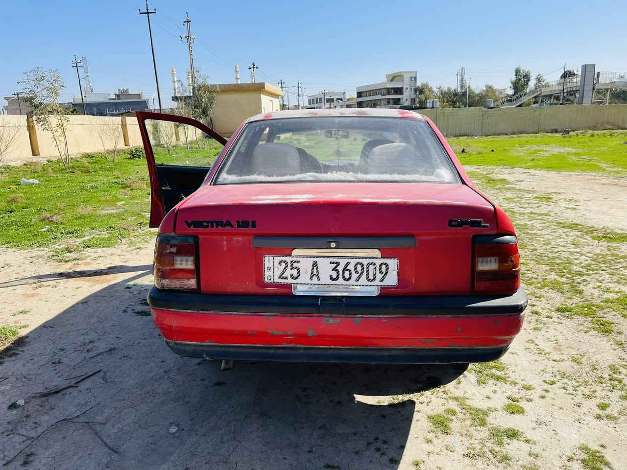 اوبل فيكترا 1991
محرك 18 كير اوتوماتيك 
رقم كركوك الدولي 
بيه كوبون بنزين 
سعر 39 وبيه مجال 
مكان سيارة كركوك حي العسكري
رقم الموبايل ***********
