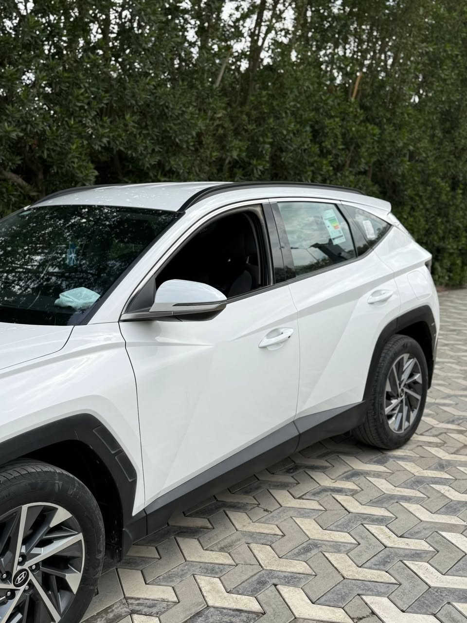 هيونداي توسان موديل  2023 خليجي 

🔴ماشيه 44 الف كيلو 

🔴مكان السياره بغداد الغزاليه 

رقم بغداد إنكليزي جديد

المواصفات :-

🔴محرك 2.0 لتر DOHC

🔴كير بوكس اوتوماتيك 6 سرع 

🔴تشغيل ذكي ( بصمة ) + تشغيل عن بعد 

🔴شاشة Carplay and android auto 

🔴كامرة خلفية دوارة 

🔴تبريد قطعتين 

🔴كراسي كهرباء  

🔴فول تحكم ستيرين 

🔴 دشبول ايباد 

🔴حساس امامي و خلفي 

🔴نظام تشغيل واطفاء الحساسات

🔴نظام تشغيل الكاميرا الخلفية 

🔴 شاحن وايرليس 

🔴اوتو هولد 

🔴هاند بريك كهرباء

🔴 4 وضعيات قيادة 

🔴مانع انزلاق 

🔴ويل كروم
‏
🔴 ضرر بارد بسيط يم قبغ البانزين موضع بلصور

‏🔴السعر 20500 $دفترين وخمس ورقات 
 
📱للاستفسار الاتصال 
***********
