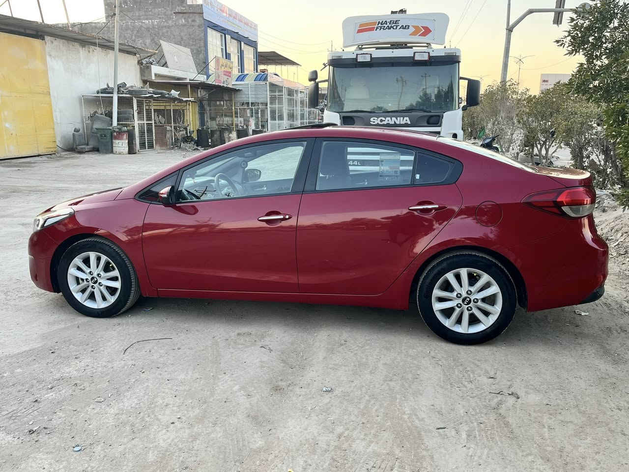 سيراتو مديل 2017 خليجي فول عده البصمه تخم تاير حداديه على الشركه سبيرمانازل ماشيه 60 الف 
ماكاني الرميثه بسمي ***********سعرها 138 وبيها مجال
