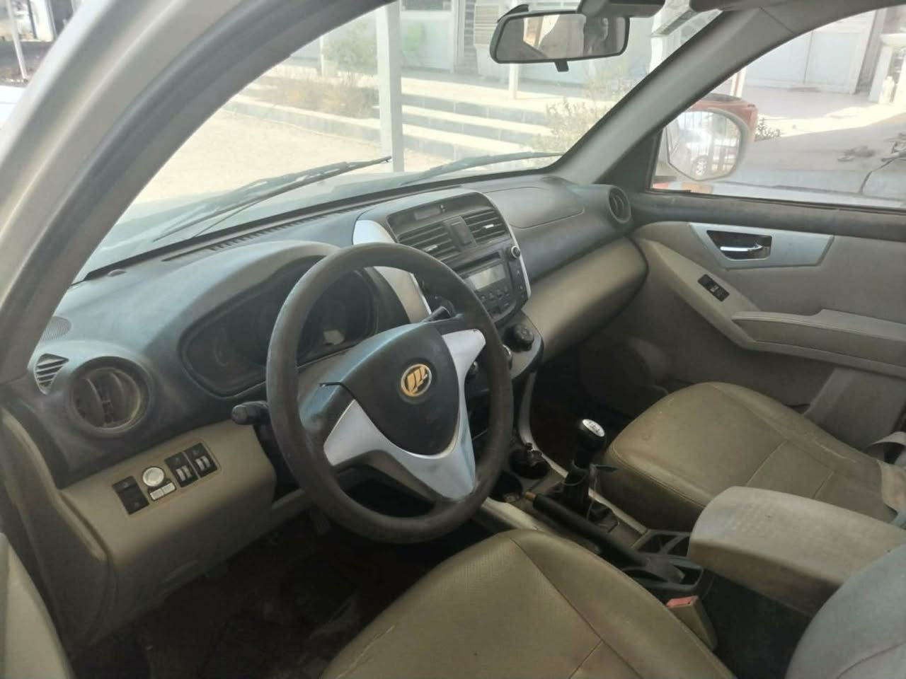 سلام عليكم عندي ليفان للبيع 
رقم قادسيه مكينته نظيفه السياره حلوه ومرتبه بس محولبه بس البنيد والصفحه مال الصدر المرايه فقط سعر السياره العراقي //5ملايين// مكاني ديوانيه الاسكان خلف المعهد الفني للاستفسار الاتصال على الرقم الموجود أو مراسلة الصفحه//***********//
