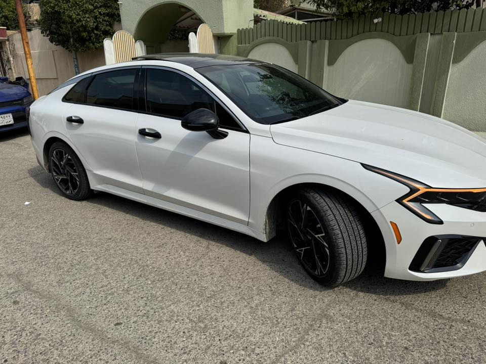 كي فايف موديل 25 السياره مرقم اربيل باسمي حادثها باب النفر وشبر باب الورا سياره فول 1/1 ماشي 7 الاف مكانها موصل بيع ومراوس حسب القناعه 
سعرها 235 وبي مجال 
***********
