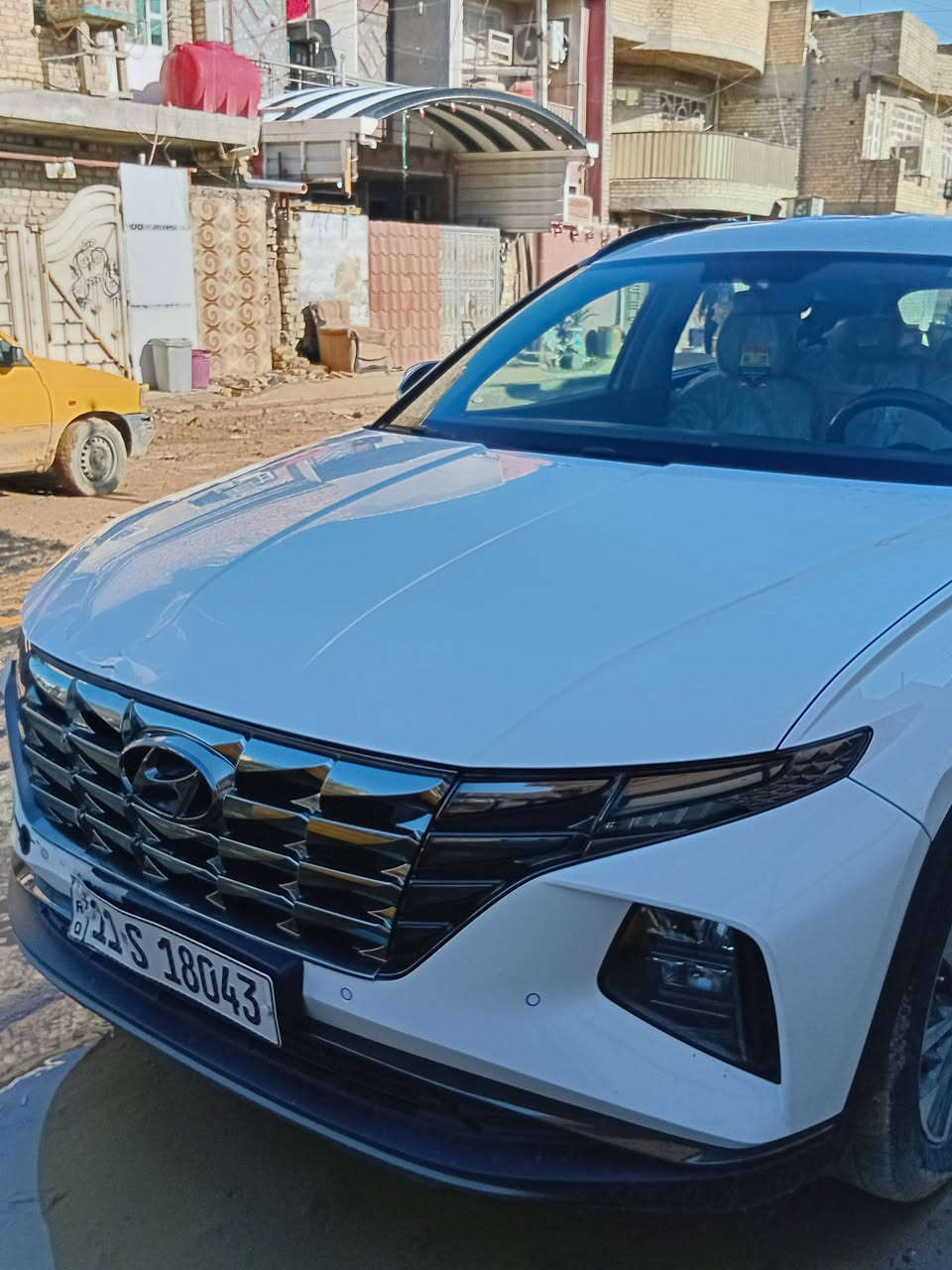 توسان 2024
السعر 205
ماشيه ٢٠ الف ققط 
مواصفاتها ( تشغيل عن بعد / بصمه / راردات / كامره / اوتو هولد
مثبت سرعه / قطعتين تبريد ) بيه بعد هواي مواصفات 
البدي خارجي نصيف فقط بي رصعه ب
في البنيد و رصعه بجاملخ الامامي سياره بدون نقطعه صبغ
مكاني بغداد الشعب 
السعر 205 
رقمي ***********
