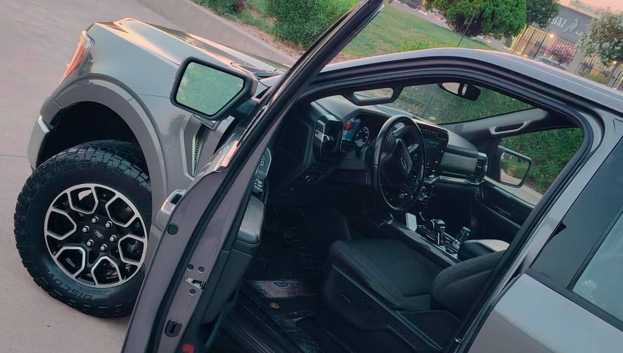 بسم الله سلام عليكم
فورد F-150 موديل:2022(  انضف او ارخص بكل سوق)
مواصفات XLT يعني فوول فول ماعدا بنورامه باب طويل بدي قصير
   ماشي38فقط حجم محرك 6 توربو مرغوب محرك كير تبريد تدفئه كهرباي حجر صالص صدر اكسل مكفول كفاله عامه
دبل اكسل شاشه كبير كامره حساسات رادارات كير ارضي تبريد مركزي يعني فول فول ماعدا بنورامه سياره فقط بنيت صبخ بدون شاصي فقط ارباك استيرن مرجع بلاد الباقي كفاله صور حادث بل منشور 
  سعر جوو سوق 285  بي مجال قليل كلش مكان سيار سليماني رجاا اذا مو شراي لاتكسر حلال ناس مع احترماتي *********** السليمانية, العراق
