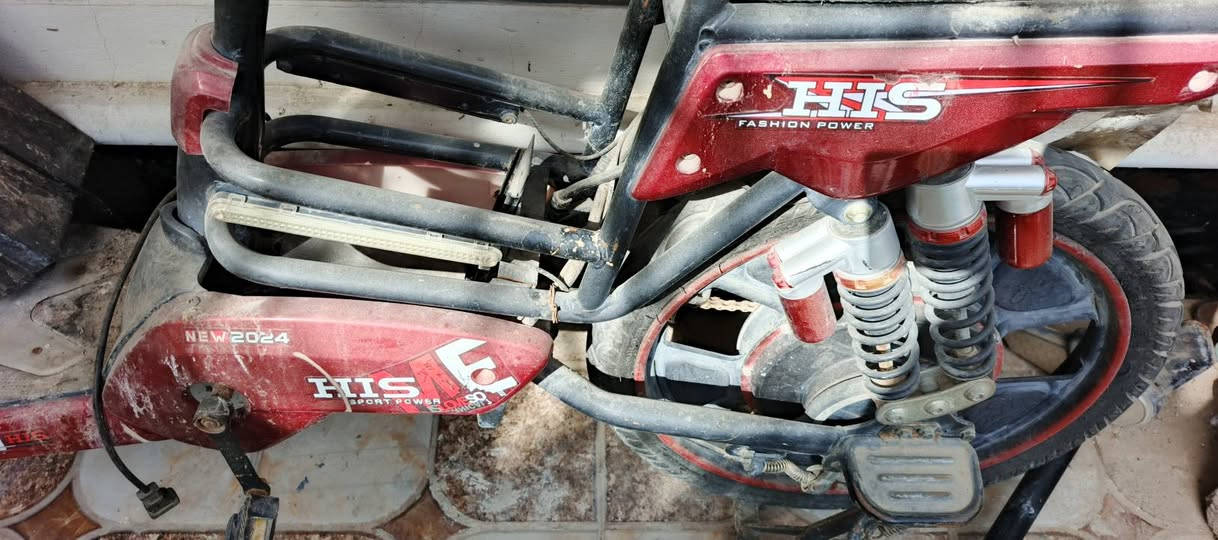 دراجه شحن موديل 2024
دراجه شغاله بس اليده مال سكليتر طفت بدلتها شتغلت وطفت وتركته صار فتره دراجه نضيفه بس متروكه 
للبيع او مرواس العنوان بعقوبه التحرير شارع اربعين منطقه البستان 
السعر 120 وبي مجال الاستفسار خاص او الاتصال برقم 
***********
