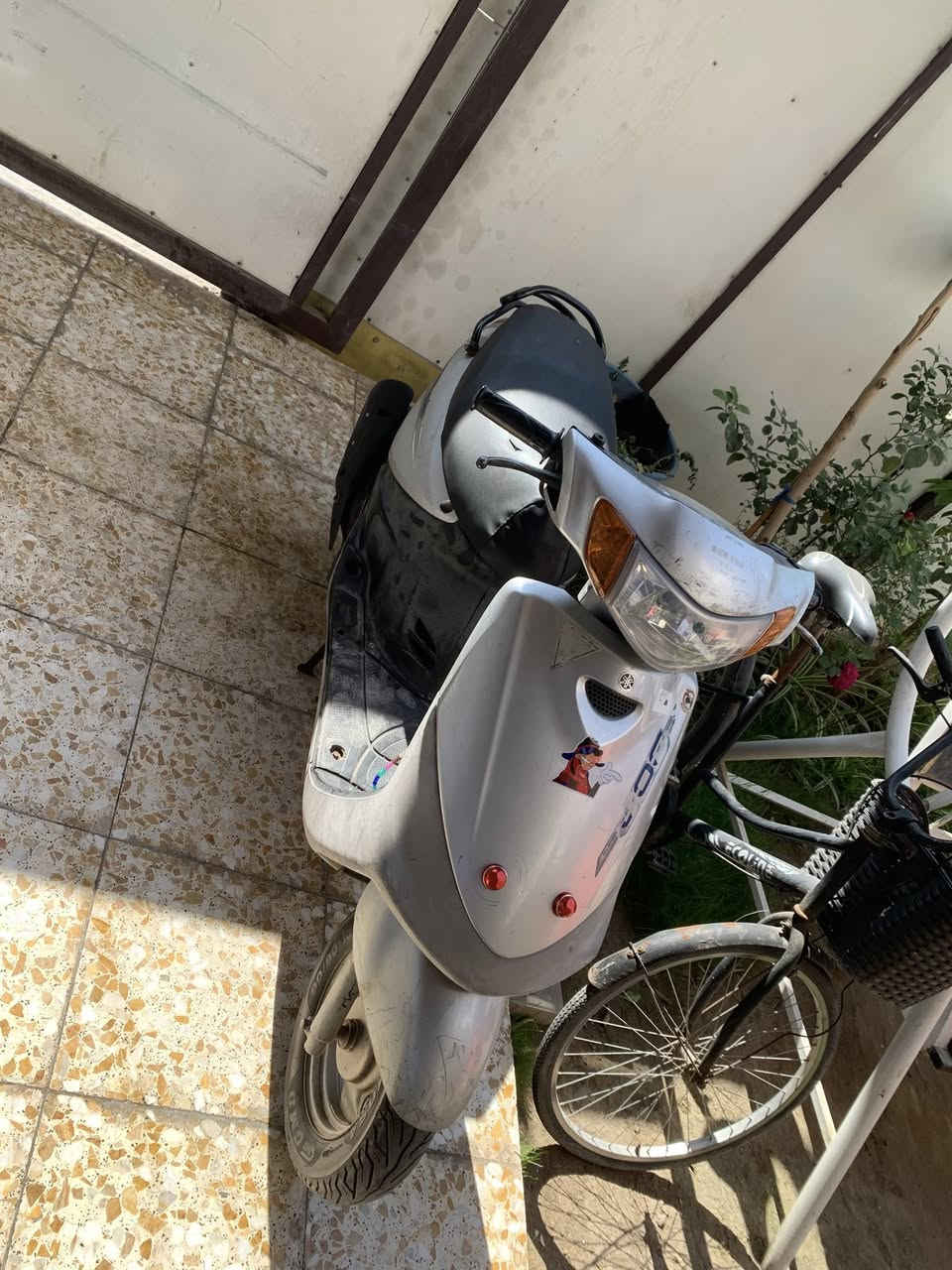 قجمة للبيع سلف وهندر كهربياتهة شغالة دراجة كلهة مختمة كابريتر بلادية شلعة بطناش  سعر ٥٠٠ بي مجال  مكاني بغداد الغزالية ***********
