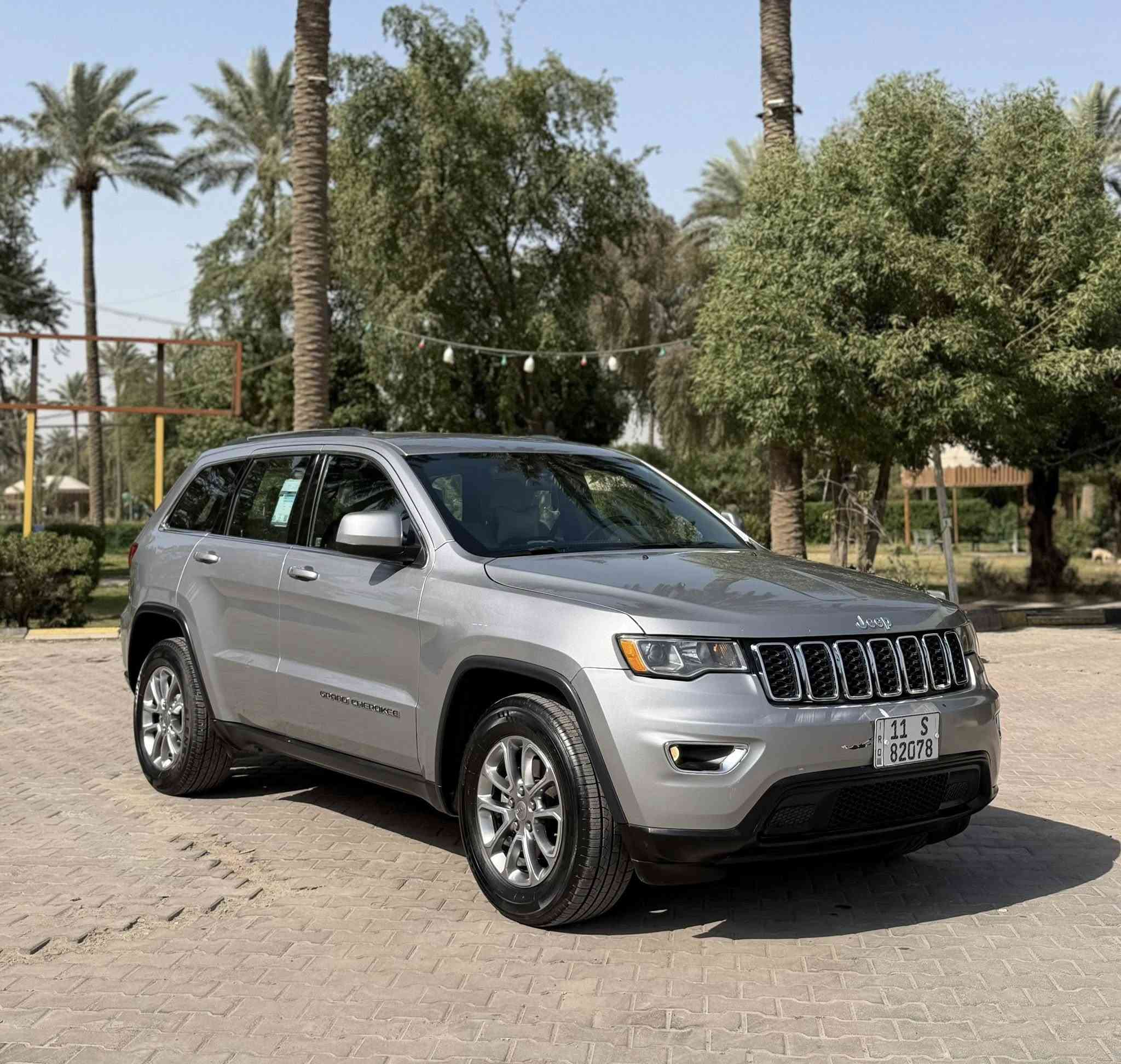 السلام عليكم
جيب (لاريدو )
موديل : 2020
ماشية : 55 الف 
المواصفات 
بصمه 
تشغيل عن بعد
كشنات كهرباء 
كشنات جلد 
شاشة 
كاميرا 
تحكم ستيرن جهتين 
كروز سرعة 
نظام سبورت 
نظام ايكو 
نظام اطفاء 
نظام توقف عند الاقتراب 
حساسات خلفية 
صاجات 
ويل كب كروم 
بلوجكتور 
قطعتين تبريد 
(رقم بغداد الجديد مشروع وطني بأسمي ) 
الحادث جاملغ + بنيد + باب 
( السونار مرفق + صور الحادث ) 
السيارة جاهزه من كلشي بدون اي نقص . 
السعر : 188 وبيها مجال بسيط 
العنوان : بغداد الكاظمية قرب مرور الكاظمية معارض جكوك معرض الرحمن 
للاستفسار 
عبدالرحمن 
 ***********
 ***********
