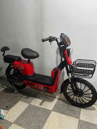 دراجة 4 بطاريات كلش نظيفه  سعره 425  وبيه مجال بسيط وهذا رقم 077078669...