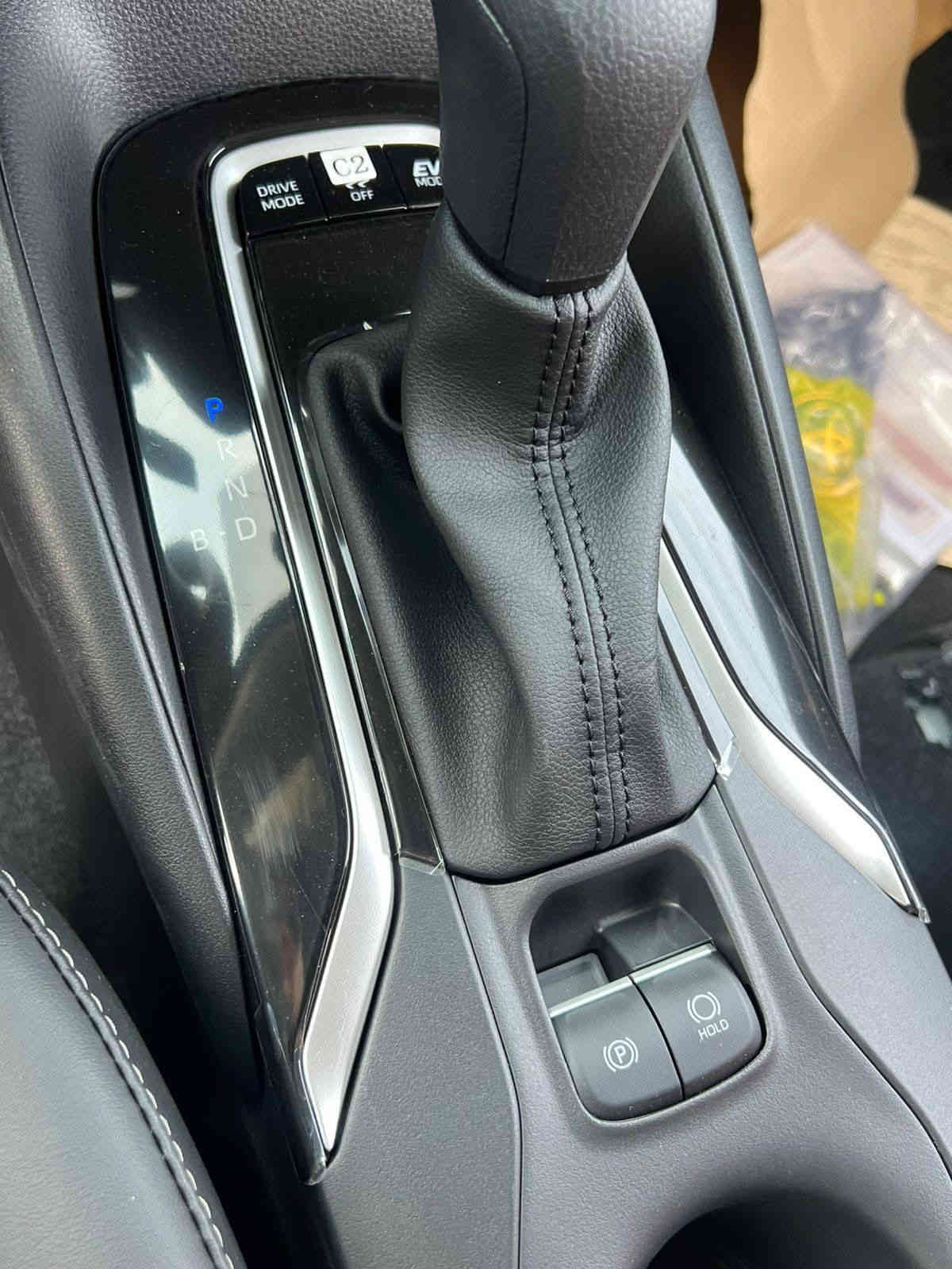 شركه جبل عرفه لتجاره السيارات 
🚘 كورلا هايبرد 2025 الشكل الخليجي
COROLLA HEV 2025 🚘

📜 اليكم المواصفات 👇
🚘 خليجي 
🚘 زيرو
🚘 الموديل 2025
🚘 سعة المحرك 1,8L
🚘 مرتبط بناقل حركة أوتوماتيكي 
🚘 عدد AIR BAG 8
🚘 سلايد رووف
🚘 لايت زينون + LED
🚘 حجم الاطار 205/55R16 
🚘 ويل كب 16
🚘 مفتاح التشغيل بصمة
🚘 دشبول ديجيتال 
🚘 شاشة اصلية
🚘 كاميرا 
🚘 المقاعد مخمل اسود
🚘 تتسع المقصورة ل 5 ركاب
🚘 مثبت السرعة Cruise
🚘 تحديد المسار
🚘 المودات والأوامر الصوتية
🚘 فحص أنظمة السيارة 
🚘 حساسات ضغط اطارات 
🚘 تبريد شاشة
🚘 قطعتين تبريد
🚘 هاند بريك بصمة
🚘 نظام مانع الانزلاق 
🚘ا ISOFIX    ايزو فكس
🚘 اوتو هولد Auto Hold 
🚘 اشارة في المرايا الجانبية
🚘 مخرج منفذ الطاقة
🚘 ا  Bluetooth 
🚘 تطعيم الدواخل ألمنيوم 

💵 السعر 21  مليون🔥 و600,ألف 🔥 
💵 السعر شامل الدلالية
ـــــــــــــــــــــــــــــــــــــــــــــ

📍 معرض جبل عرفة لتجارة السيارات بغداد الكريعات شارع الوقف السني 
(

📳 خدمة الزبائن / ***********/ ***********/ ***********
