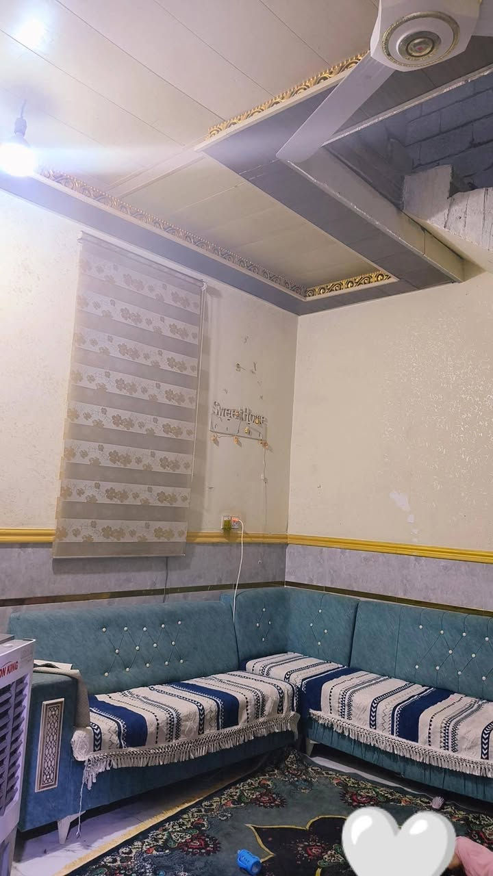 بيت للبيع مستعجل 75 متر استقبال وصالة وغرفة نوم صحيات داخلي وخارجي والطابق الثاني كامل للنص مكان الرشدية مقابل ملعب هادي السايدين تبليط جديد خدمات كلهه موجودة وسند 25 للتواصل ***********
