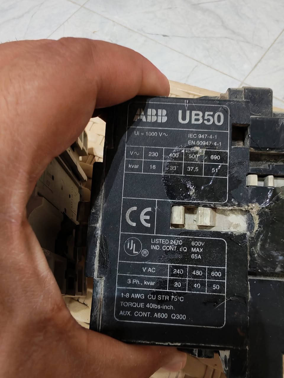 كونتكتر abb 100 امبير عدد 2
قاطع abb 160  امبير ثابت عدد 1
قاطع 160 abb متغير عدد 1
***********
