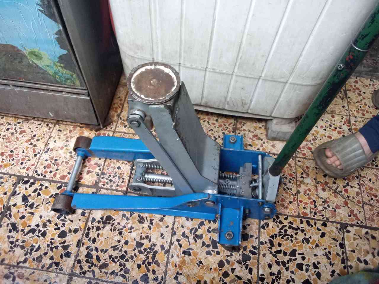 ⭕ يوجد توصيل لكافه المحافظات
جك شطح 5 طن دبل بستم جدا ضخم وزن ثقيل جدددا وزنه بحدود 50 كيلو طوله 75 سم وارتفاعه 60 سم شغال وعل الفحص نوع قديم باب اول اصلي بعدة جديدة وعلامته موجودة بي السعر 120 الف المكان بغداد *********** بي واتساب
