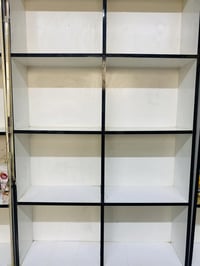 عندي رفوف للبيع خشب درجه اولى يرهمن صيدليه اسواق كوزمتك  07721770456