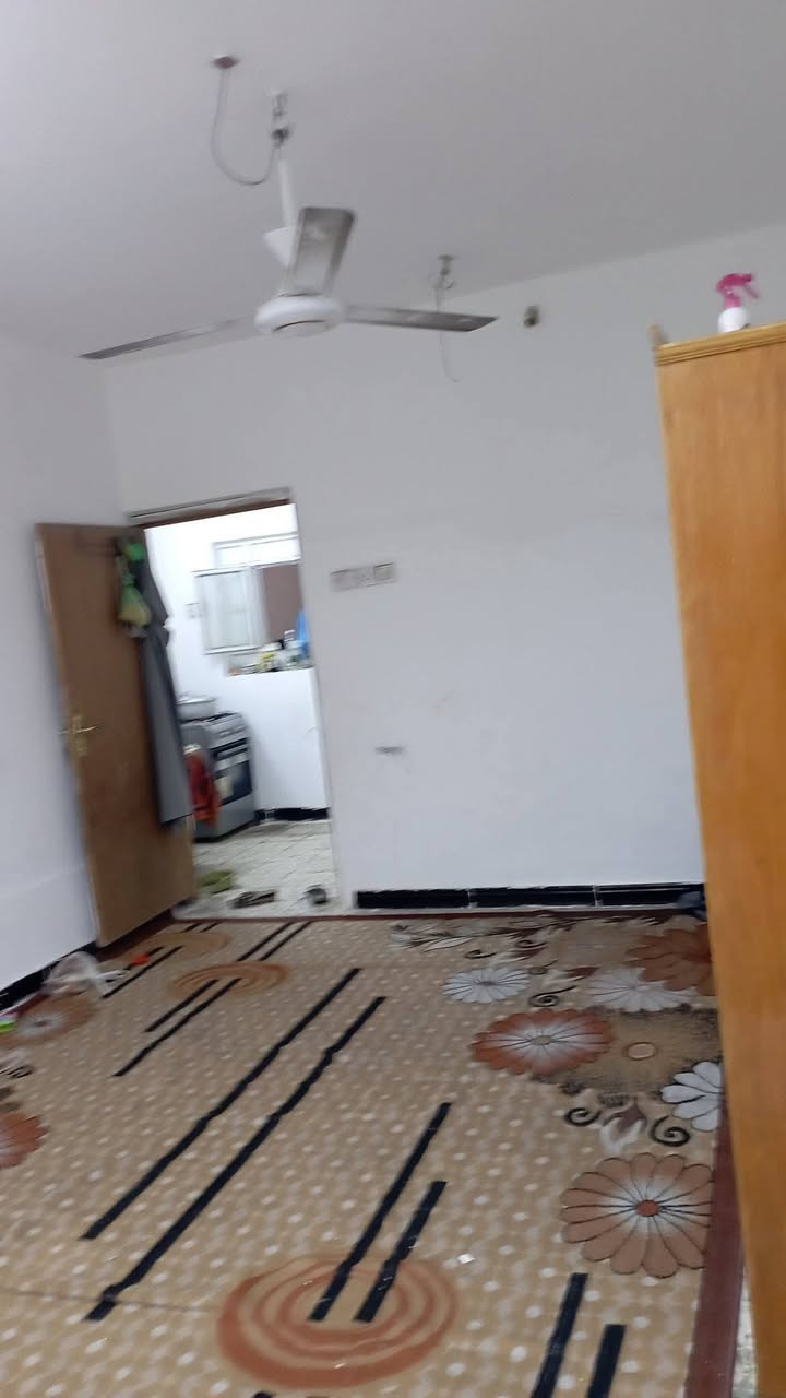 بيت ١٠٠ متر حي الوفاء قرب مجسرالزهراء طابق ونص نظيف بناء شيلمان كما موضح بالصور السعر١١٠ اي ستفسار ***********
