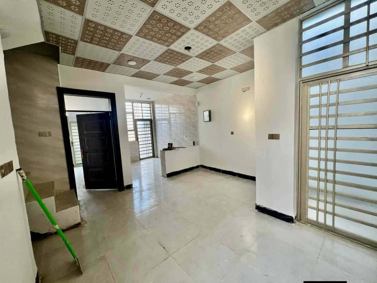 بيت،، اقصاد اقصاد 🏠المساحة 100مربعه 🤑
***********

 #طابو_زراعي سند 25

#قريب_شارع_لحولي 

(عنوان البيت ) بيت بل نجف 
(  عمود 317 شارع الصب مقابل ملحق قريه الغدير                                

بيت جاهز مفتاح 🔑 
أساس وسقف صب مركزي 

منطقه كامله السكن #شوارع_تبليط 

غرفتين نوم وصاله ومطبخ واستقبال حمامات داخليه وخارجيه وكراج 

#مدارس // ماء//. كهرباء//. تبليط  /. خط مولد ذهبي 

وتساب
***********

ملاحظه// توجد لدينا كل المساحات من دور او قطع
